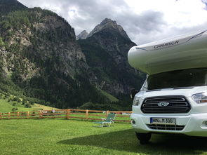 爱游戏官方-全国高山越野赛选手挑战极限天气，2021崀山越野赛